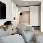 מלון Adelante Boutique 4*