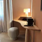 מלון Adelante Boutique 4*