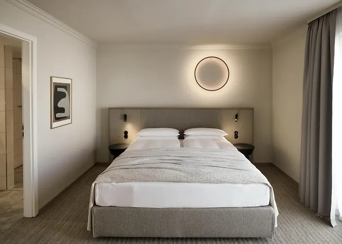 Adelante Boutique 4*