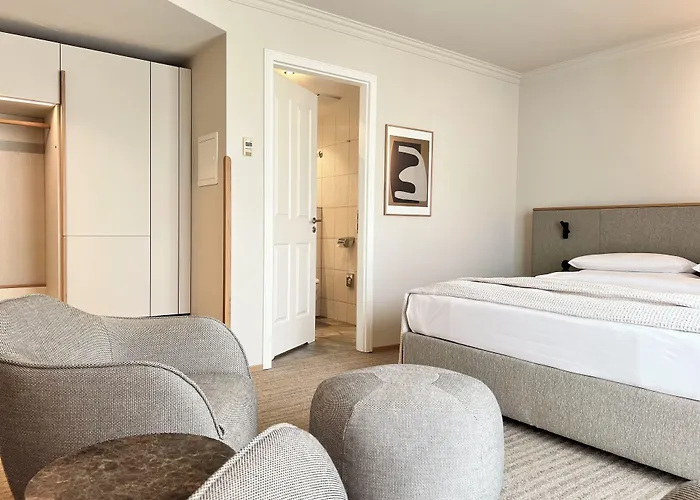 Adelante Boutique 4*