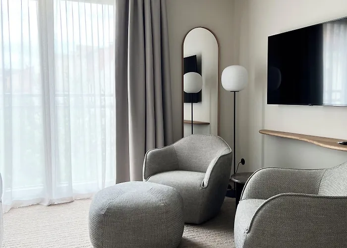 Adelante Boutique 4*