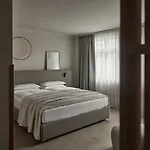 Adelante Boutique 4*