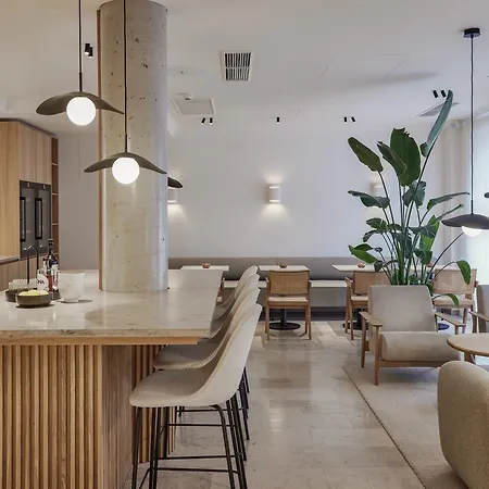 Hotel Adelante Boutique 4*