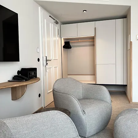 Hotel Adelante Boutique 4*