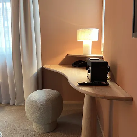 Hotel Adelante Boutique 4*