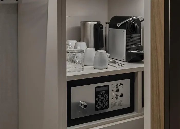 Adelante Boutique ホテル 4*