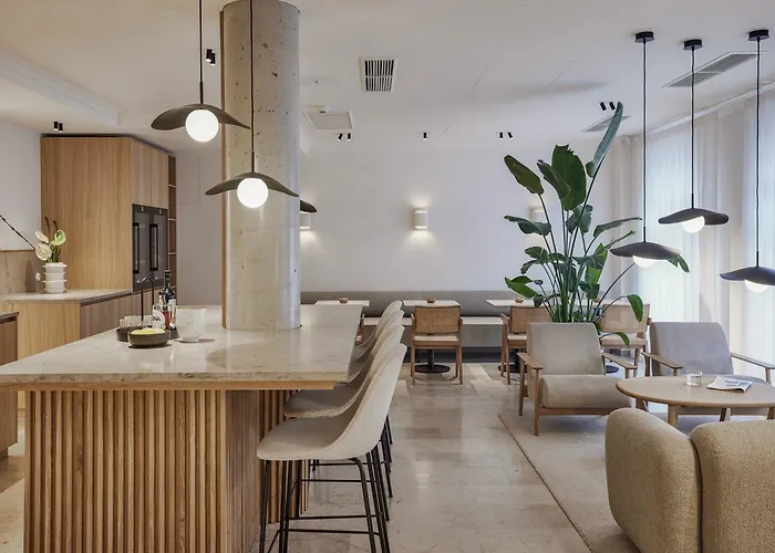 Hotel Adelante Boutique 4*