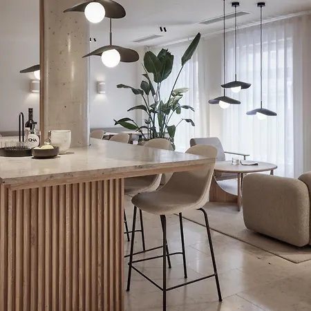 מלון Adelante Boutique 4*