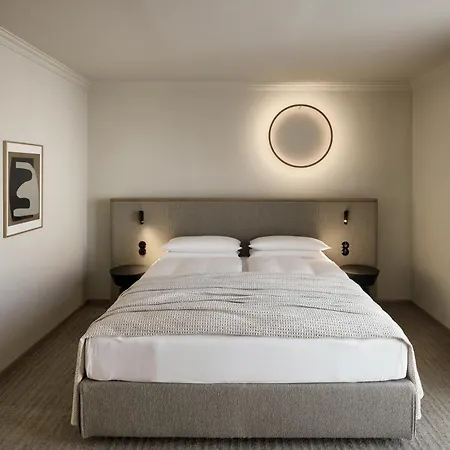 Adelante Boutique 4*