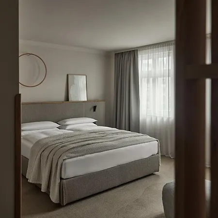 Adelante Boutique 4*