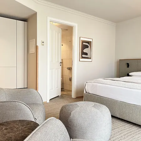 Adelante Boutique 4*