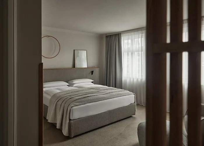 Adelante Boutique 4*