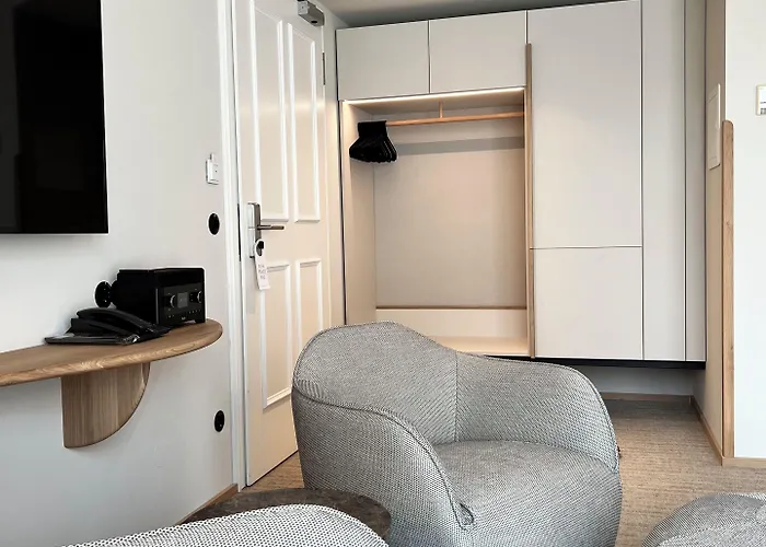 Hotel Adelante Boutique 4*